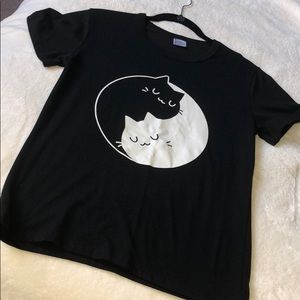 Ying-yang cat top